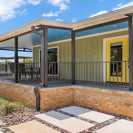 Blumenhaus Sleeps 6 Full Kitchen Plus Hot Tub Fredericksburg Ngoại thất bức ảnh
