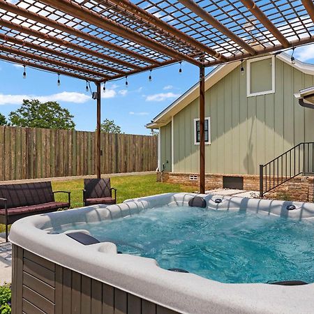 Blumenhaus Sleeps 6 Full Kitchen Plus Hot Tub Fredericksburg Ngoại thất bức ảnh