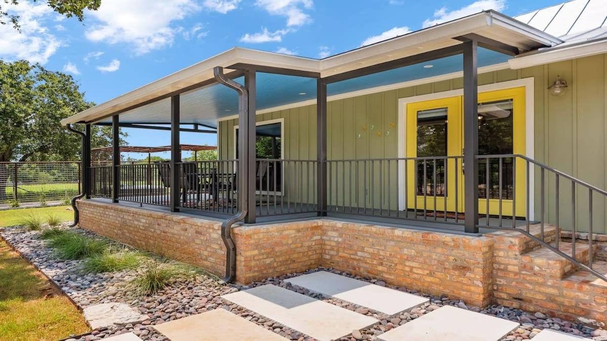 Blumenhaus Sleeps 6 Full Kitchen Plus Hot Tub Fredericksburg Ngoại thất bức ảnh