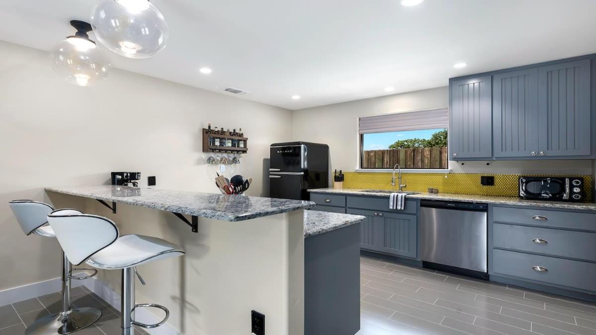 Blumenhaus Sleeps 6 Full Kitchen Plus Hot Tub Fredericksburg Ngoại thất bức ảnh